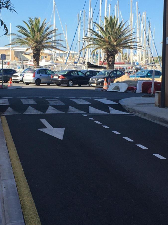 F2 Port De Canet Buitenkant foto